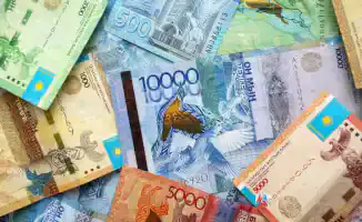 Нацбанк сообщил об ослаблении тенге и операциях с валютой в марте