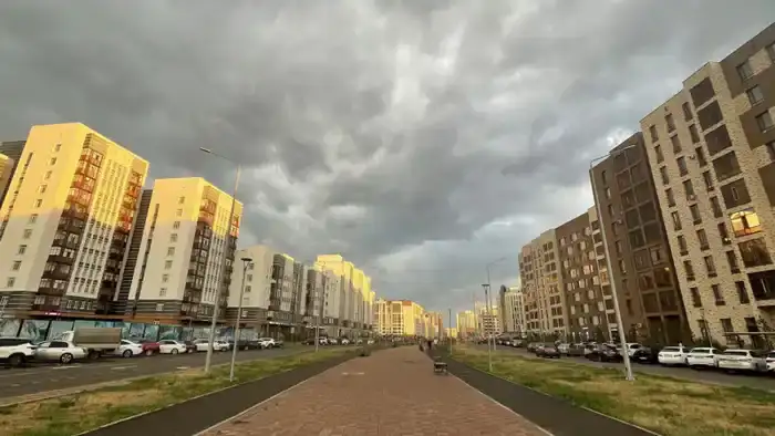 Жительница Астаны пожаловалась акиму на неприятный запах, так как не может открыть форточку