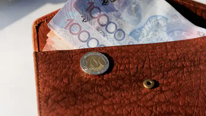 Неправильные решения затронут людей, которые сводят концы с концами между зарплатами – так Нацбанк прокомментировал инициативу депутатов