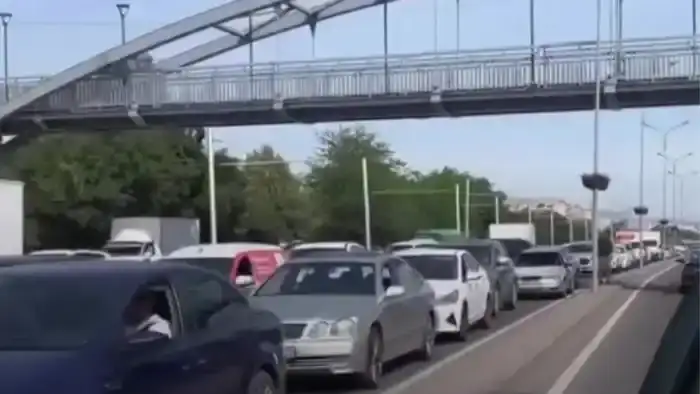 Алматинские пробки: как рабочие маршруты акима стали предметом общественного обсуждения