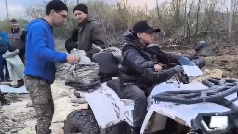 В полиции разъяснили причины наложения штрафа на родителей мальчика, который участвовал в работах по укреплению дамбы в Северно-Казахстанской области