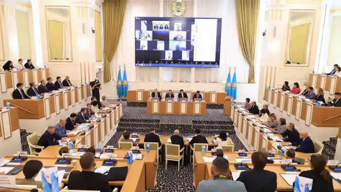 Председатель Верховного суда Мергалиев выступил на конференции о Конституции