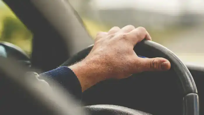 Трагедия в Астане: автомобиль без управления угрожает безопасности пешеходов