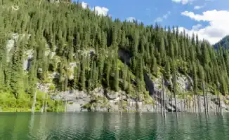 Переменчивая погода в Астане и Алматы: от солнечных дней до грозовых дождей