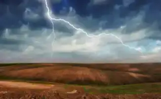 Штормовое предупреждение в Казахстане: грозы, дожди и пыльные бури 8 июня