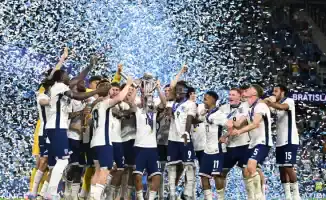 Лондон празднует: Англия (U-21) одержала победу над Германией (U-21) в финале Евро-2025 на улице Футбольной славы