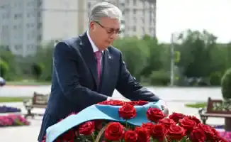 Токаев в Актобе: визит к мемориалу Алие Молдагуловой и дань памяти Герою Советского Союза