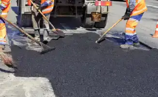 Депутат Астаны объяснил осенний ремонт дорог на внеочередной сессии