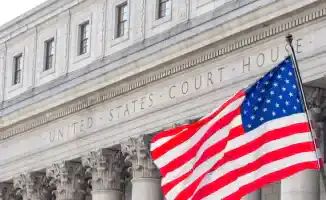 Вашингтон, 15 октября: Верховный суд укрепляет президентские полномочия по гражданству, ограничивая судейские вмешательства