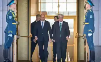 Казахстанско-болгарский дипломатический вальс: Токаев и Радев завершили встречу на взлетной полосе