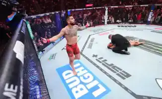 Грузинский ураган: Топурия снес Оливейру в первом раунде и завоевал легковесный трон