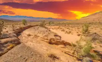 Экстремальная погода в Казахстане 18 июня: грозы, град и знойные бури