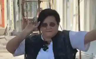 Танец каражорга от депутата Сагандыковой у музея в Павлодаре