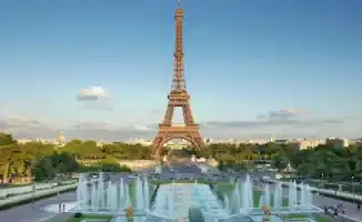 Франция на распутье: Премьер Байру предлагает отменить празднование Дня Победы в Париже 9 мая