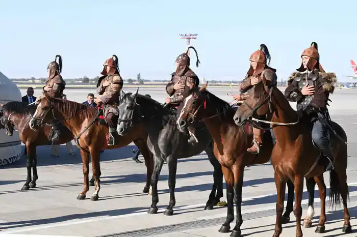 кыргызские батыры на лошадях