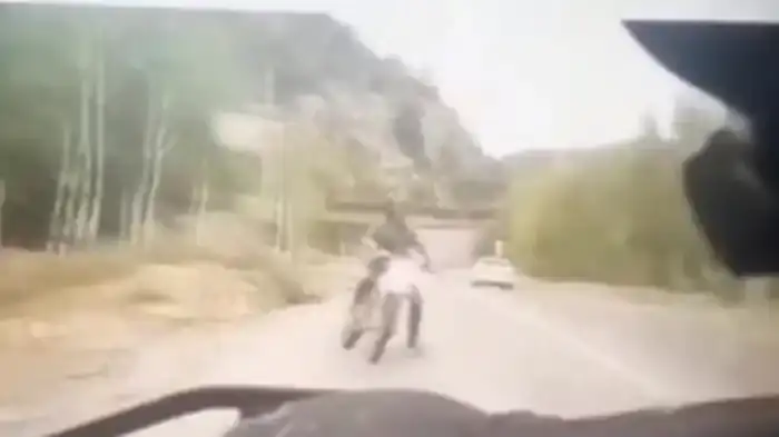 полицейский сбил мотоциклиста