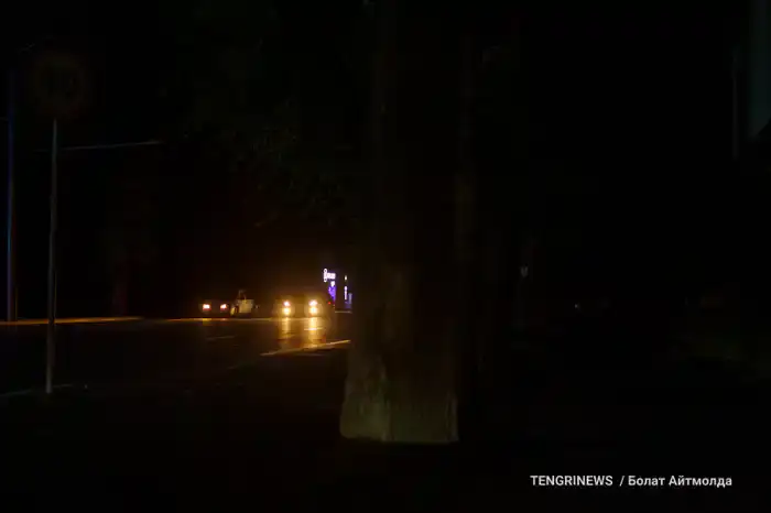 Неосвещенный участок на ул. Сейфуллина, Алматы, 13 августа 2025 года