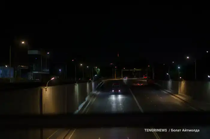 Освещение на проспекте Рыскулова в Алматы 13 августа 2025 года