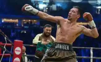 Непобежденный ирландский боксер Аарон Маккенна вызвал казахстанского чемпиона мира Жанибека Алимханулы на поединок после его заявления об "абсолюте".