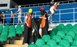 Алматинцы продемонстрировали заботу о чистоте: волонтёры убрали стадион после концерта Дженнифер Лопес в рамках акции 'Таза Қазақстан'