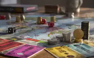 Инвесторы в ожидании отчёта Nvidia: как колебания криптовалют и цен на нефть влияют на финансовое поведение общества