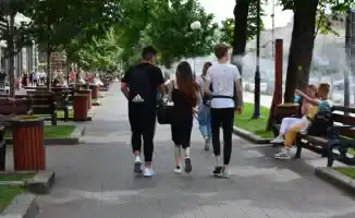 Молодые украинцы из Киева получили возможность выезда за границу