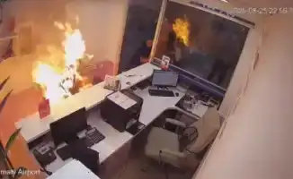 В Алматы произошло новое ЧП: мужчина самоподжогся в аэропорту после конфликта с полицией, видео инцидента стало вирусным в соцсетях.