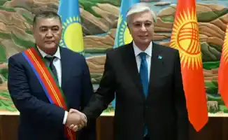 Президент Токаев наградил главу ГКНБ Кыргызстана Камчыбека Ташиева и других государственных и общественных деятелей Кыргызстана, сообщает Tengrinews.kz со ссылкой на Акорду.