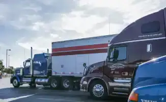 США приостановили выдачу рабочих виз для иностранных дальнобойщиков: заявление Государственного секретаря Марко Рубио