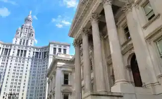 Федеральный судья в США отклонил запрос администрации Трампа о раскрытии стенограмм и вещественных доказательств большого жюри по делу Джеффри Эпштейна, что означает, что информация по делу останется закрытой для общественности.