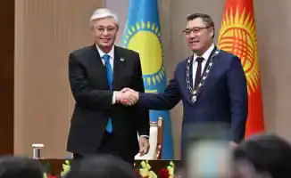 Президент Казахстана Касым-Жомарт Токаев наградил президента Кыргызстана Садыра Жапарова орденом 'Алтын Қыран'. Это событие подчеркивает укрепление двусторонних отношений между двумя странами и признание заслуг Жапарова в развитии кыргызско-казахстанского