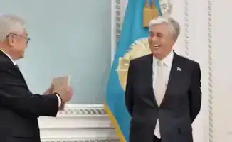 Президент Казахстана Касым-Жомарт Токаев продемонстрировал свои навыки в тхэквондо, разбив тренировочную доску во время встречи с президентом Всемирной федерации тхэквондо Чунгвон Чоу. Видео с этим моментом было опубликовано на официальном сайте Акорды.