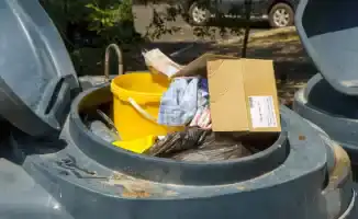 Алматинцы страдают от переполненных контейнеров: проблемы с вывозом мусора становятся угрозой для здоровья и экологии города