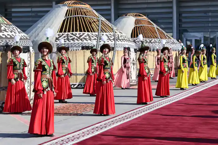 Юрты в аэропорту Бишкека