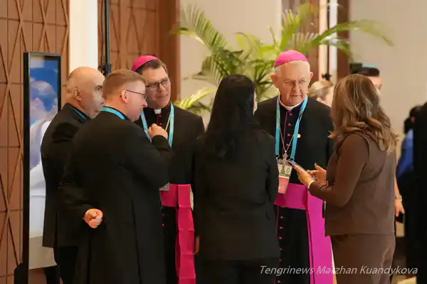 священники