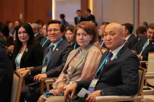 депутаты Мажилиса