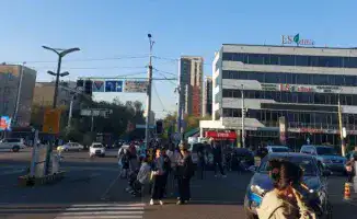 Алматы: Город в ожидании землетрясения — жители вышли на улицы, как птицы, покидающие гнездо в бурю