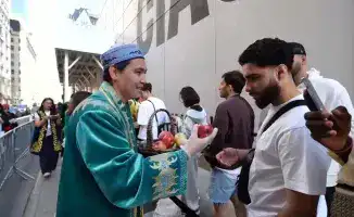 Имиджевая акция Казахстана в Нью-Йорке: жители в очереди за iPhone 17 узнают о стране