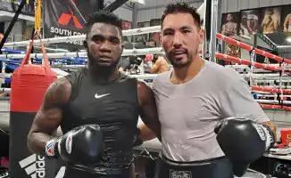 Боксеры объединяются: Жанибек Алимханулы готовится к боям за титулы с Карлосом Адамесом и чемпионом мира