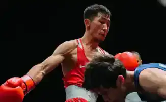Махмуд Сабырхан нокаутировал соперника за 30 секунд на ЧМ по боксу и вышел в четвертьфинал