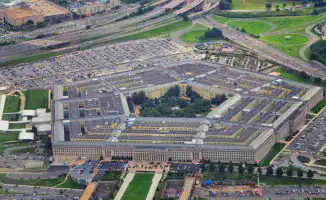 Министр обороны США Пит Хегсет экстренно собрал сотни генералов и адмиралов для нераскрытой встречи, вызывая вопросы о возможных угрозах или важных военных решениях.