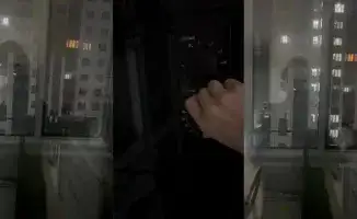 Жительница Алматы столкнулась с загадочной ситуацией: при включении микроволновки в ее квартире в соседнем подъезде неожиданно загорается свет. Это событие вызвало удивление и страх у семьи, которая теперь боится использовать бытовую технику.