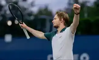 Александр Бублик продолжает впечатляющее выступление на US Open, нанося удар по амбициям Томми Пола и укрепляя позиции Казахстана в мировом теннисе