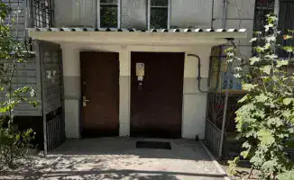 Алматинец потратил 1,5 миллиона на ремонт подъезда и получил штраф