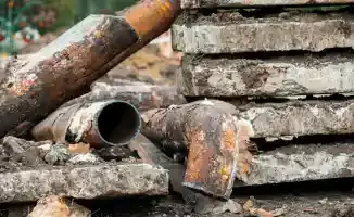 Президент Казахстана Касым-Жомарт Токаев заявил о критическом состоянии жилищно-коммунального хозяйства страны, отметив, что многолетнее бездействие правительства и местных исполнительных органов привело к этой ситуации. Он подчеркнул необходимость срочны