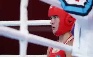 Казахстанская звезда бокса: Ибрагимова зажигает на ринге, а команда сражается с бурей на ЧМ-2025 в Ливерпуле