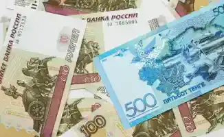 С начала 2025 года российский рубль заметно укрепился в Казахстане, увеличившись с 5,16 тенге в январе до 6,72 тенге в августе, что составляет рост на 30 процентов. Это событие фиксирует рекордное недоверие к рублю в стране.