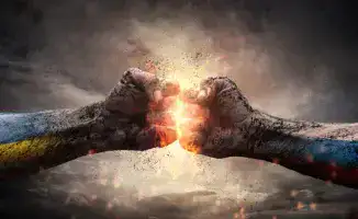 Небо в огне: Россия и Украина разменялись ударами, как шахматисты на поле битвы, оставив за собой след из 600 дронов и разрушенных надежд.