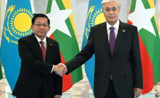 Токаев провел переговоры с и. о. президента Мьянмы Мин Аун Хлайном