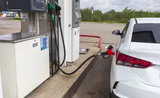 В России ожидается резкий рост цен на бензин, который может достичь 'космического' уровня, сообщает Tengrinews.kz.